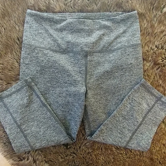 Victoria's Secret Knockout Cropped Leggings - Picture 3 of 7